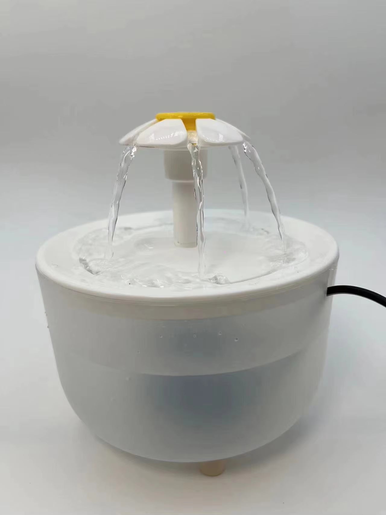 Keep your kitty hydrated with our Whisper-Quiet USB Cat Water Fountain! ππ 1200ml of fresh, filtered water awaits your furry friend! #CatLover #PetEssentials