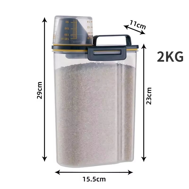 Keep your pet's food fresh and measured with our Moisture-Proof Storage Pail! Perfect for 1.5Kg/2Kg of kibble. 🐾🐶🐱 #PetSupplies #DogFood #CatFood
