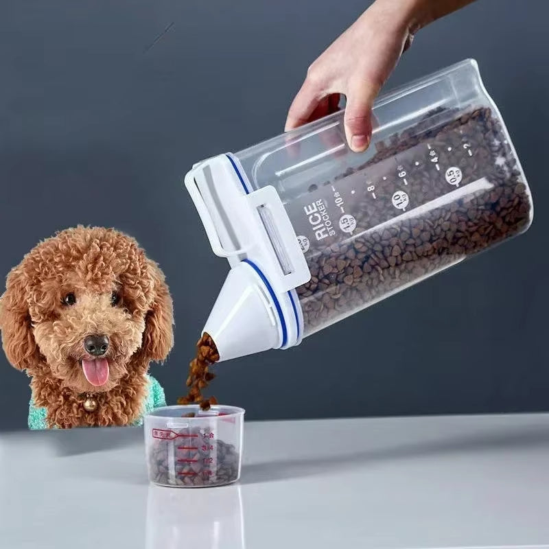 Keep your pet's food fresh and measured with our Moisture-Proof Storage Pail! Perfect for 1.5Kg/2Kg of kibble. 🐾🐶🐱 #PetSupplies #DogFood #CatFood
